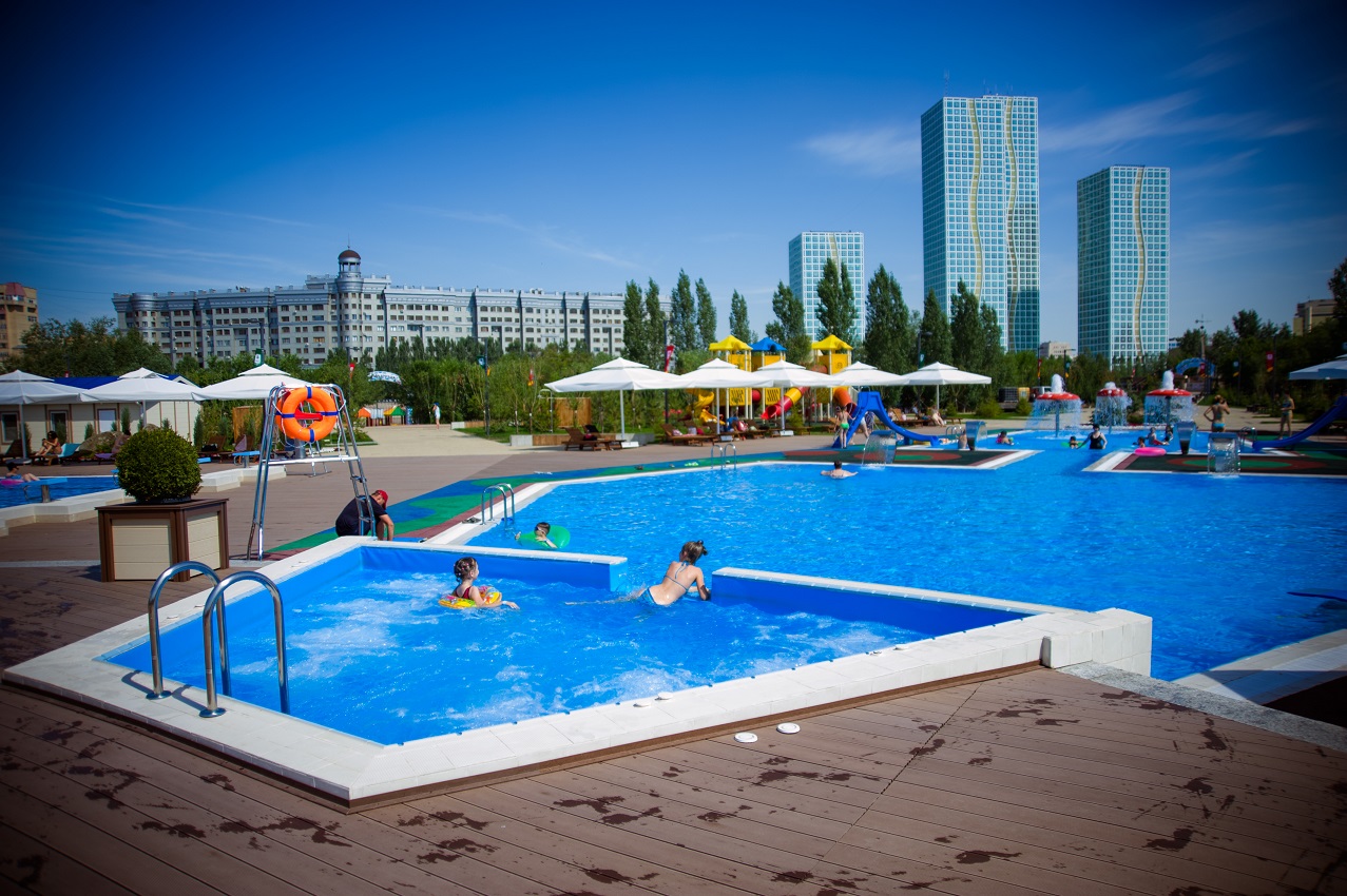 ОТКРЫТЫЙ БАССЕЙН В САМОМ ЦЕНТРЕ АСТАНЫ